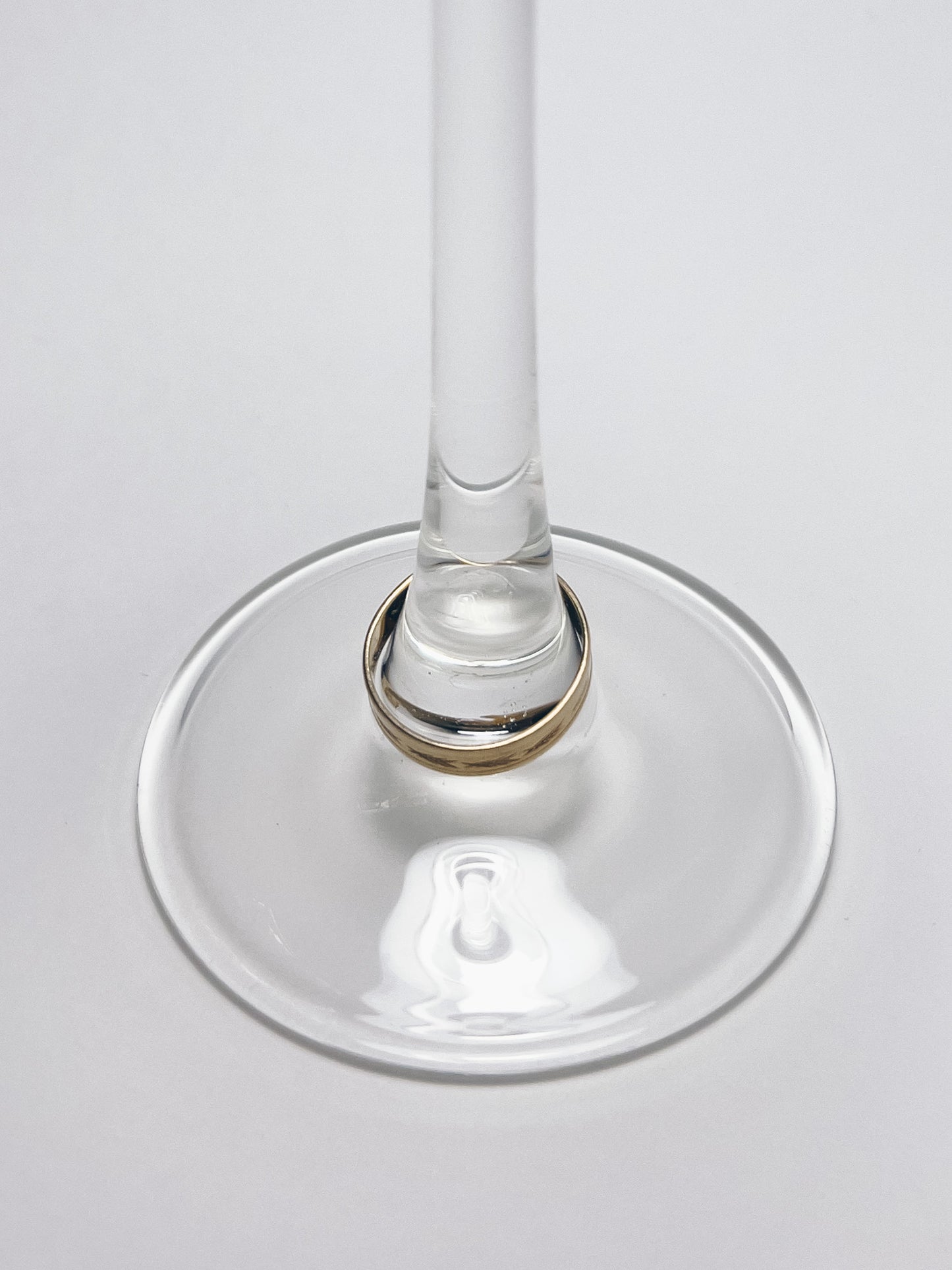 Pezsgős pohár (szárára fűzött gyűrűvel) – eljegyzési egyedi ajándéknak